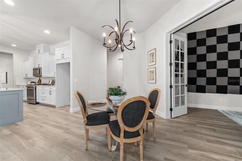 En Venta: $849,900 (4 camas, 3 baños, 3114 Pies cuadrados)