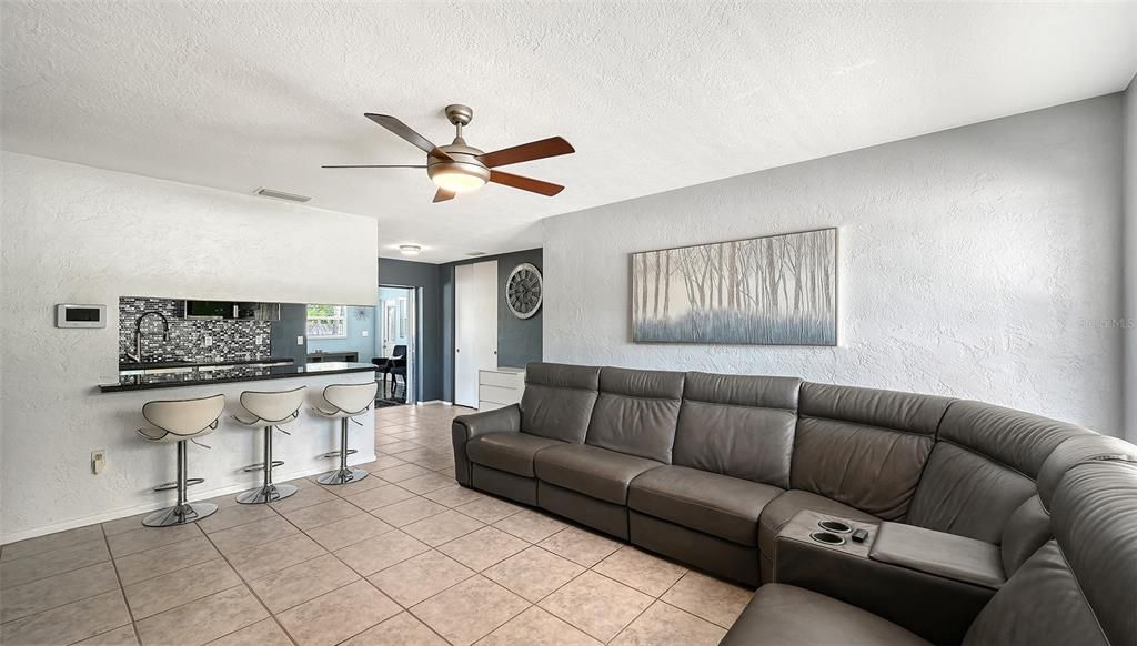 En Venta: $459,000 (3 camas, 2 baños, 1228 Pies cuadrados)