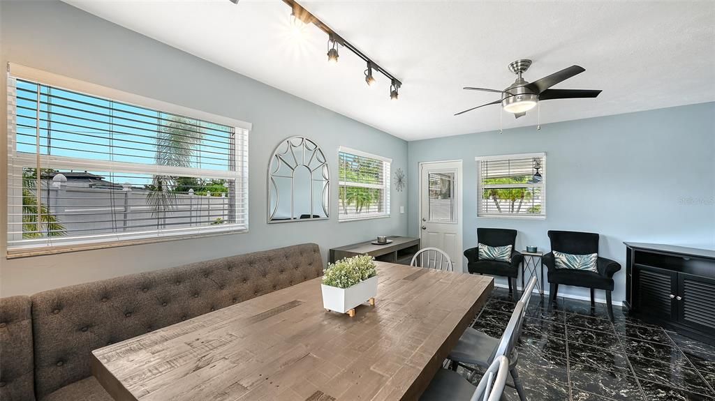 En Venta: $459,000 (3 camas, 2 baños, 1228 Pies cuadrados)