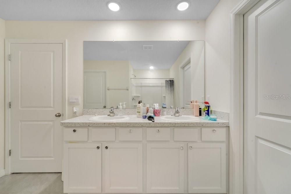 For Sale: $475,000 (4 beds, 3 baths, 2605 Square Feet)