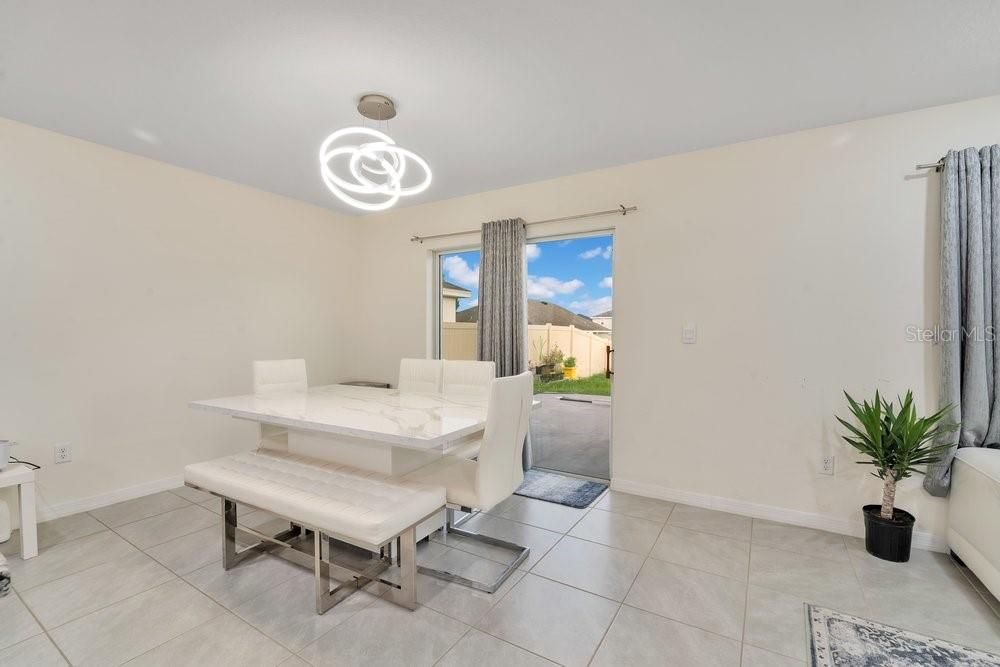For Sale: $475,000 (4 beds, 3 baths, 2605 Square Feet)