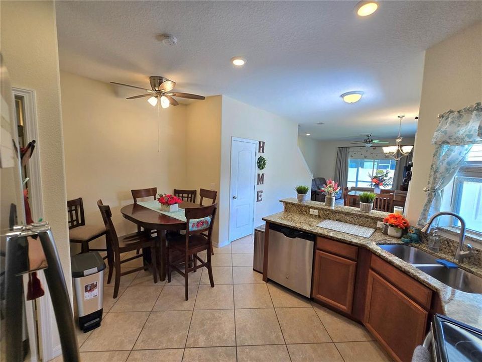 出租: $2,150 (4 贝兹, 3 浴室, 1612 平方英尺)