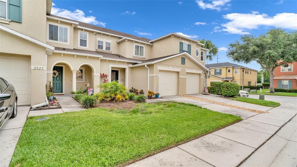 For Sale: $288,000 (2 beds, 2 baths, 1274 Square Feet)