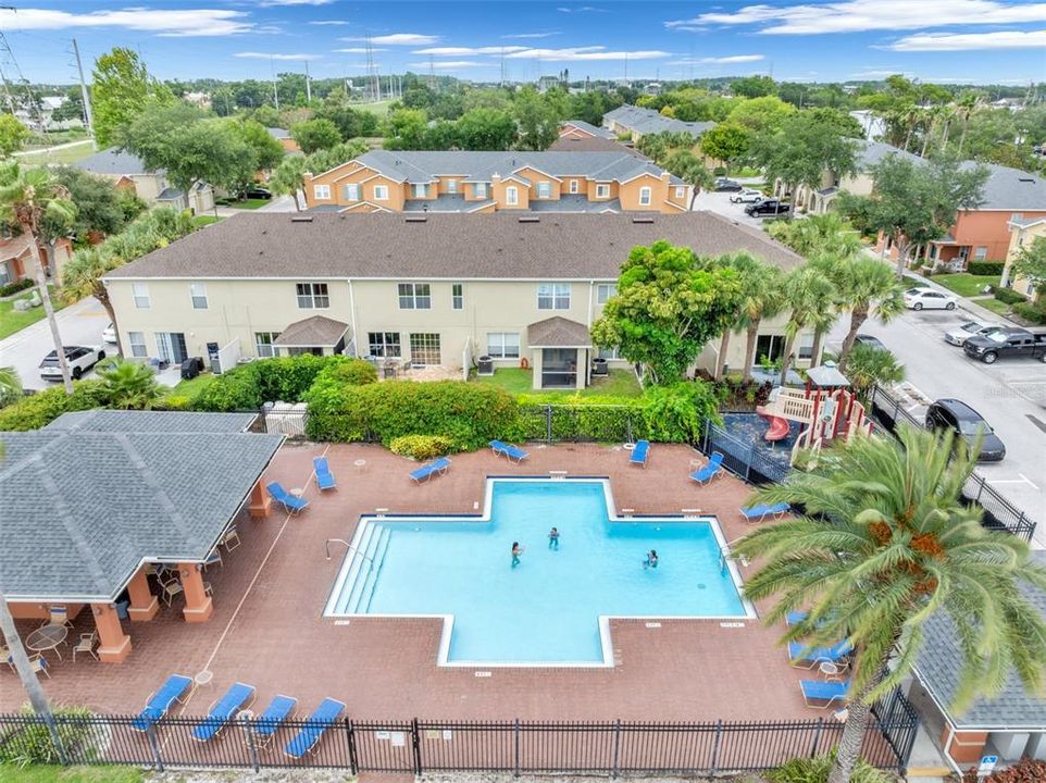 For Sale: $288,000 (2 beds, 2 baths, 1274 Square Feet)