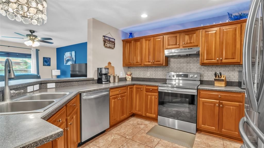 For Sale: $288,000 (2 beds, 2 baths, 1274 Square Feet)