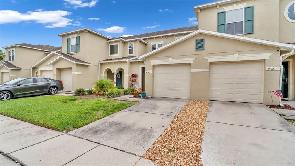 For Sale: $288,000 (2 beds, 2 baths, 1274 Square Feet)