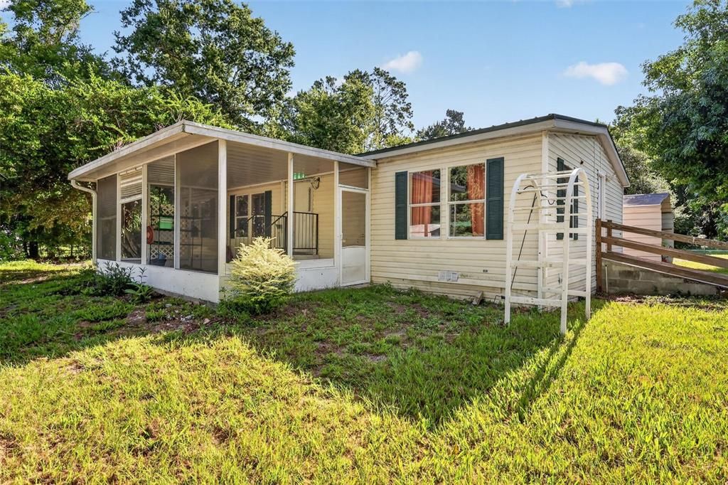 For Sale: $439,000 (3 beds, 2 baths, 1188 Square Feet)