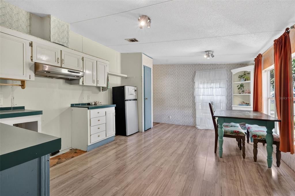 For Sale: $439,000 (3 beds, 2 baths, 1188 Square Feet)