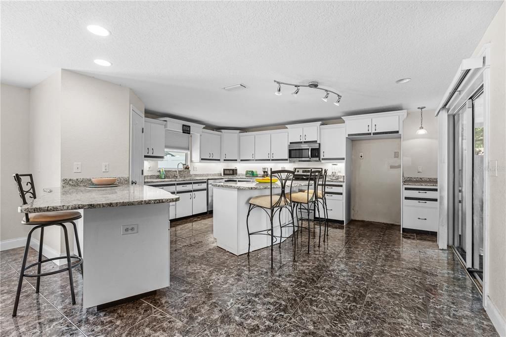 En Venta: $342,900 (3 camas, 3 baños, 2580 Pies cuadrados)