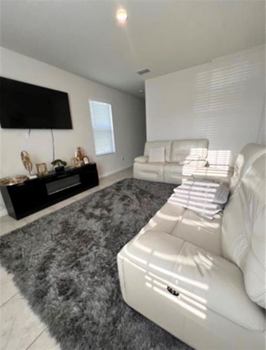 For Rent: $2,375 (3 beds, 2 baths, 1632 Square Feet)