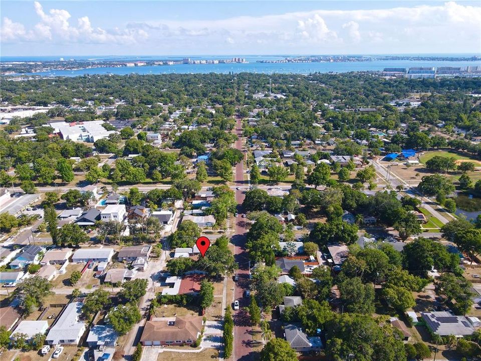 For Rent: $1,800 (1 beds, 1 baths, 728 Square Feet)