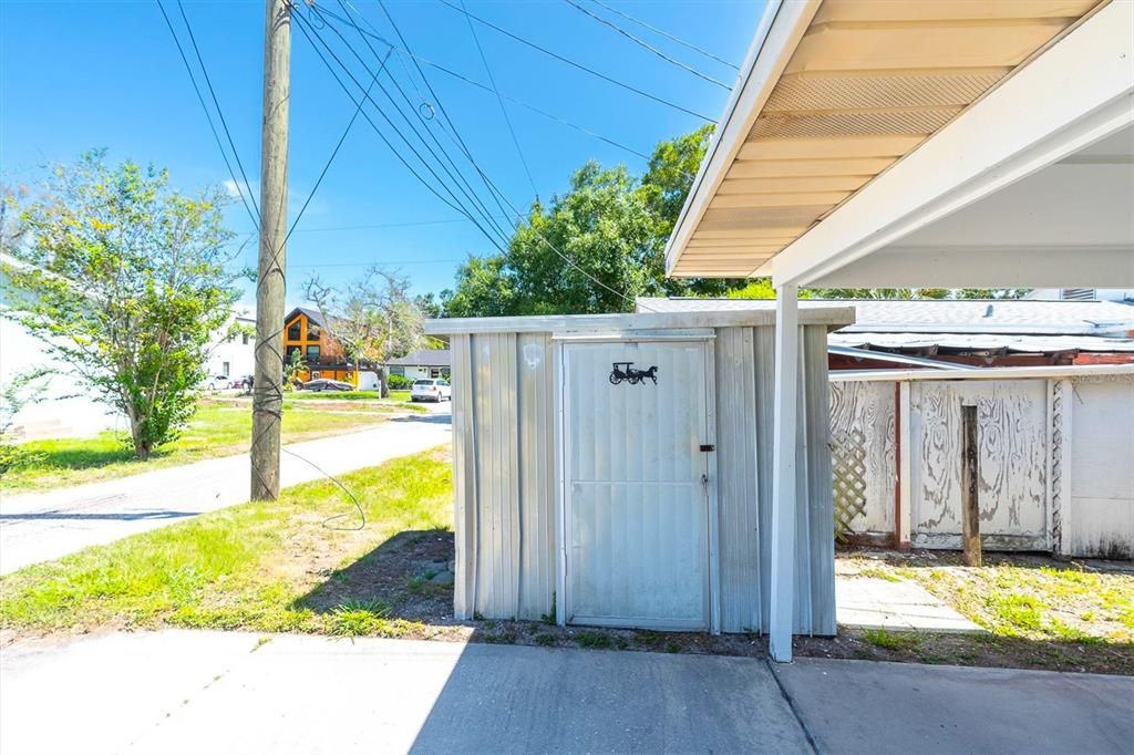 For Rent: $1,800 (1 beds, 1 baths, 728 Square Feet)