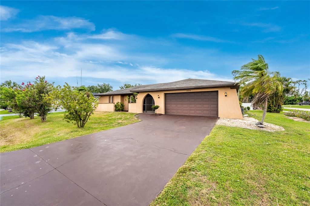 For Sale: $345,000 (3 beds, 2 baths, 2020 Square Feet)