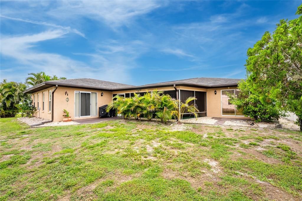 For Sale: $345,000 (3 beds, 2 baths, 2020 Square Feet)