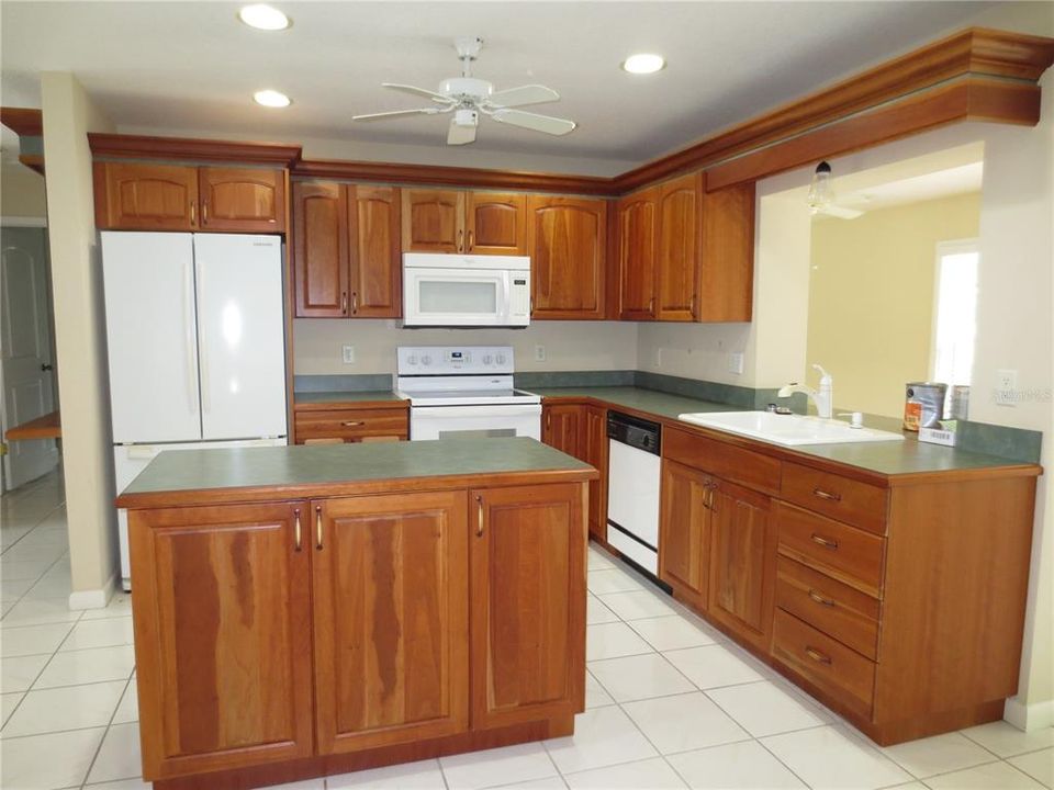 For Rent: $2,900 (3 beds, 2 baths, 1858 Square Feet)