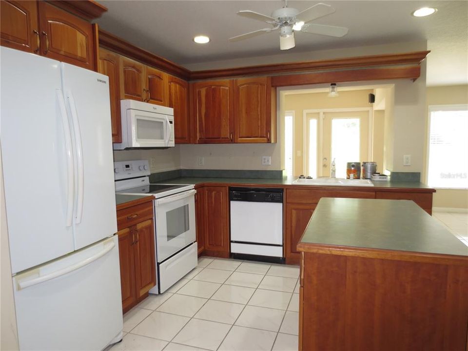 For Rent: $2,900 (3 beds, 2 baths, 1858 Square Feet)