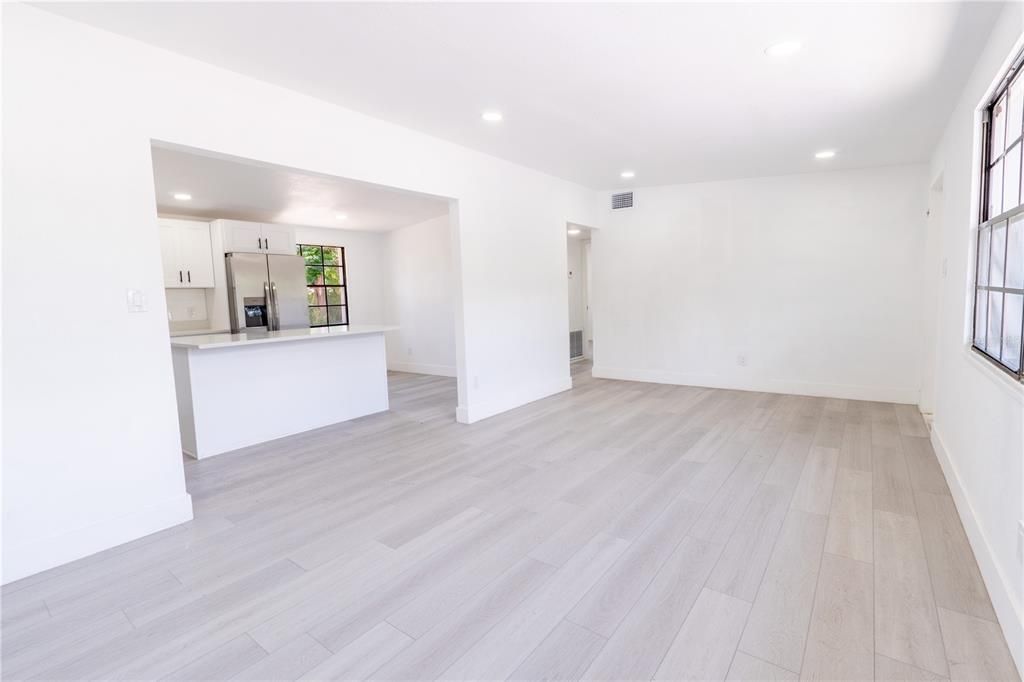 En Venta: $475,000 (3 camas, 2 baños, 1265 Pies cuadrados)