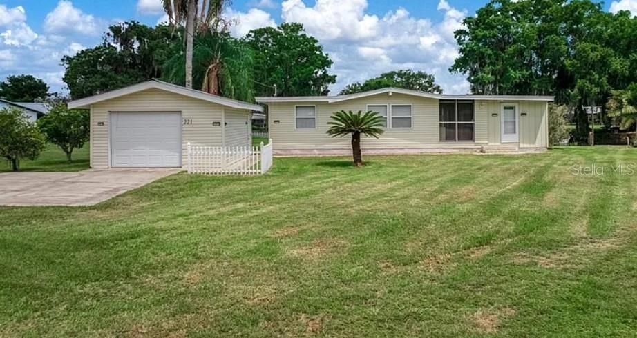 For Sale: $199,900 (2 beds, 2 baths, 1336 Square Feet)