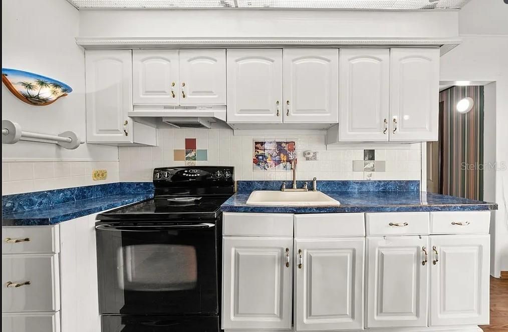 For Sale: $199,900 (2 beds, 2 baths, 1336 Square Feet)