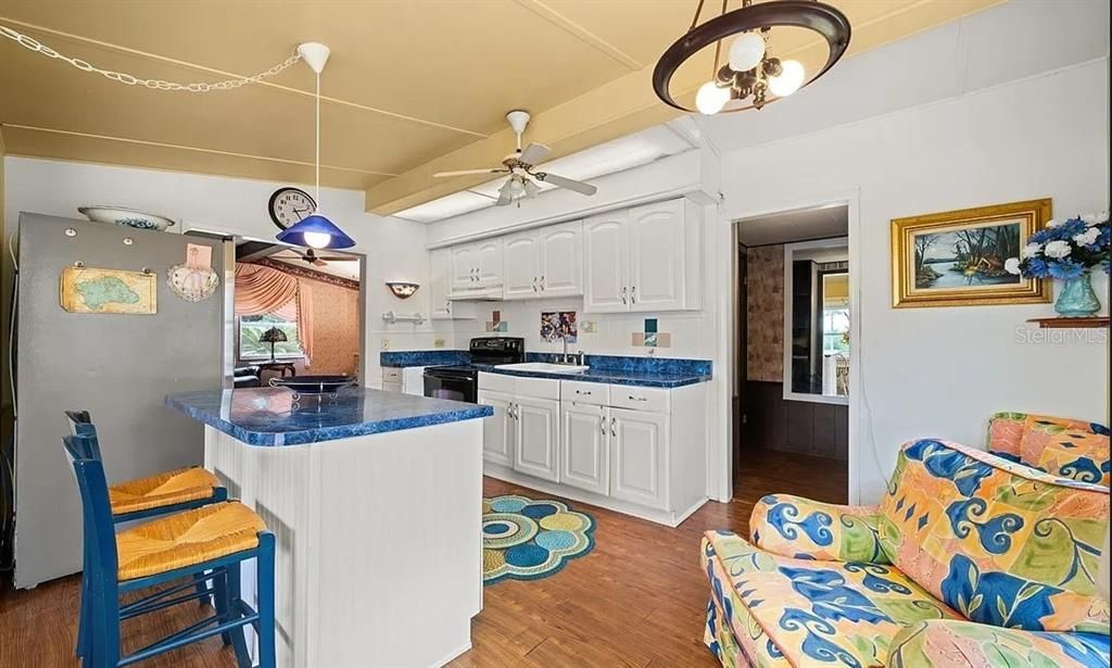 For Sale: $199,900 (2 beds, 2 baths, 1336 Square Feet)