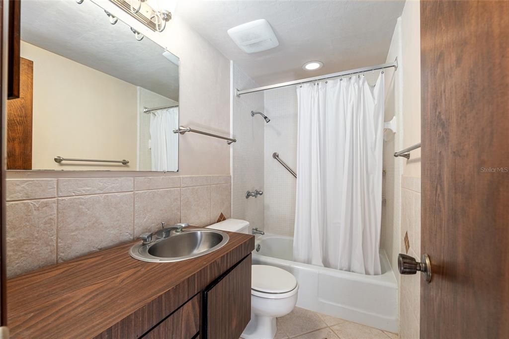 Active With Contract: $375,000 (4 beds, 4 baths, 4186 Square Feet)