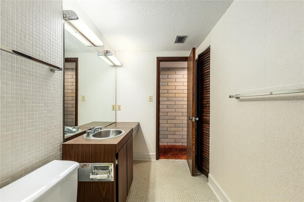 Active With Contract: $375,000 (4 beds, 4 baths, 4186 Square Feet)