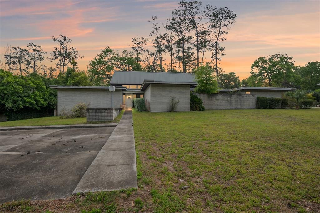 Active With Contract: $375,000 (4 beds, 4 baths, 4186 Square Feet)