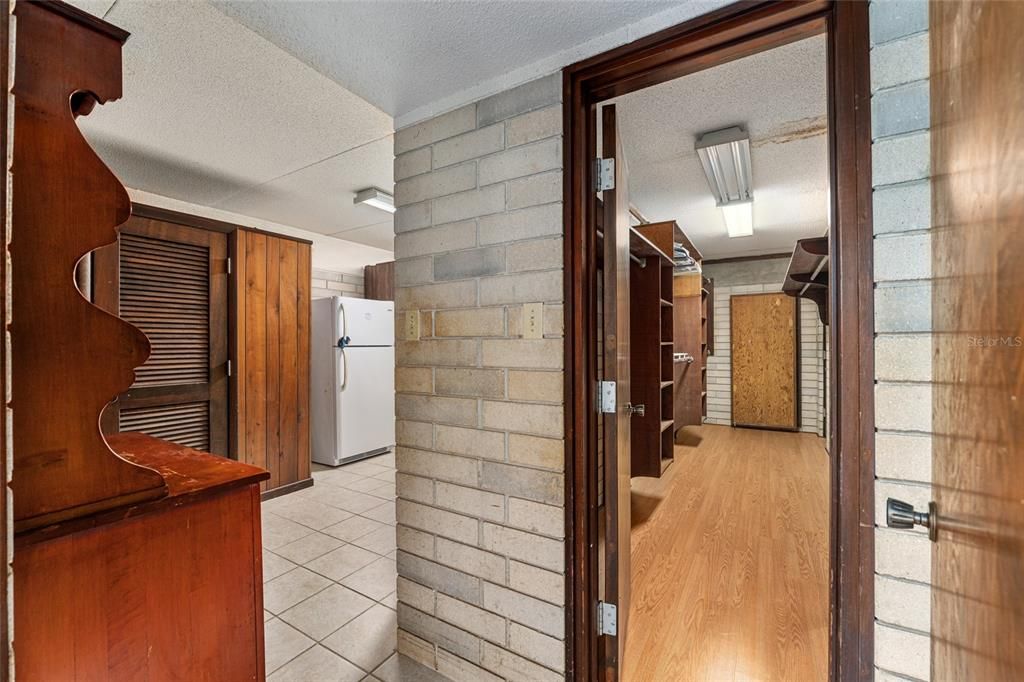 Active With Contract: $375,000 (4 beds, 4 baths, 4186 Square Feet)