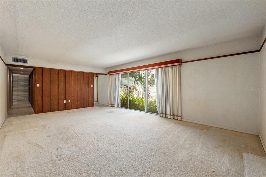 Active With Contract: $375,000 (4 beds, 4 baths, 4186 Square Feet)