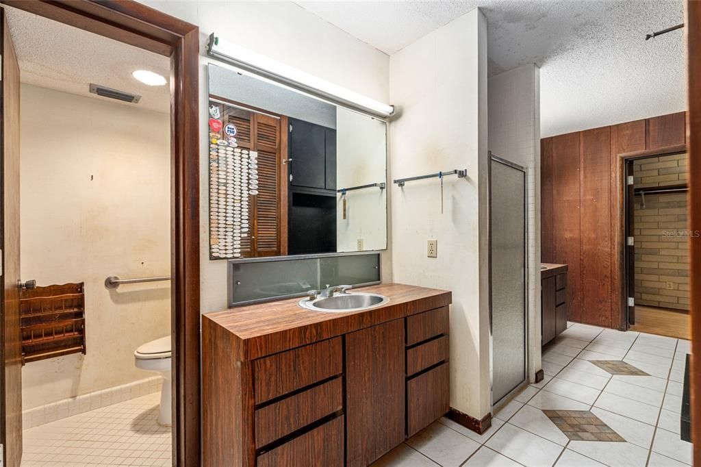 Active With Contract: $375,000 (4 beds, 4 baths, 4186 Square Feet)