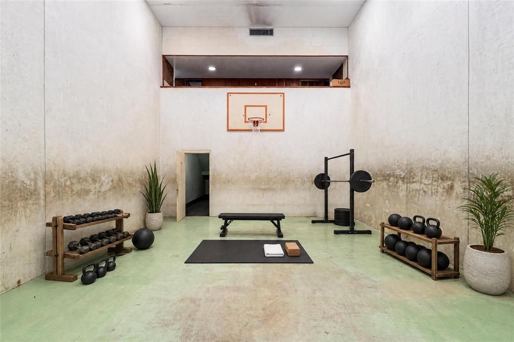 Active With Contract: $375,000 (4 beds, 4 baths, 4186 Square Feet)