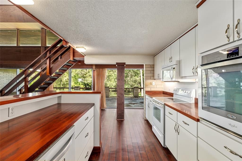 Active With Contract: $375,000 (4 beds, 4 baths, 4186 Square Feet)