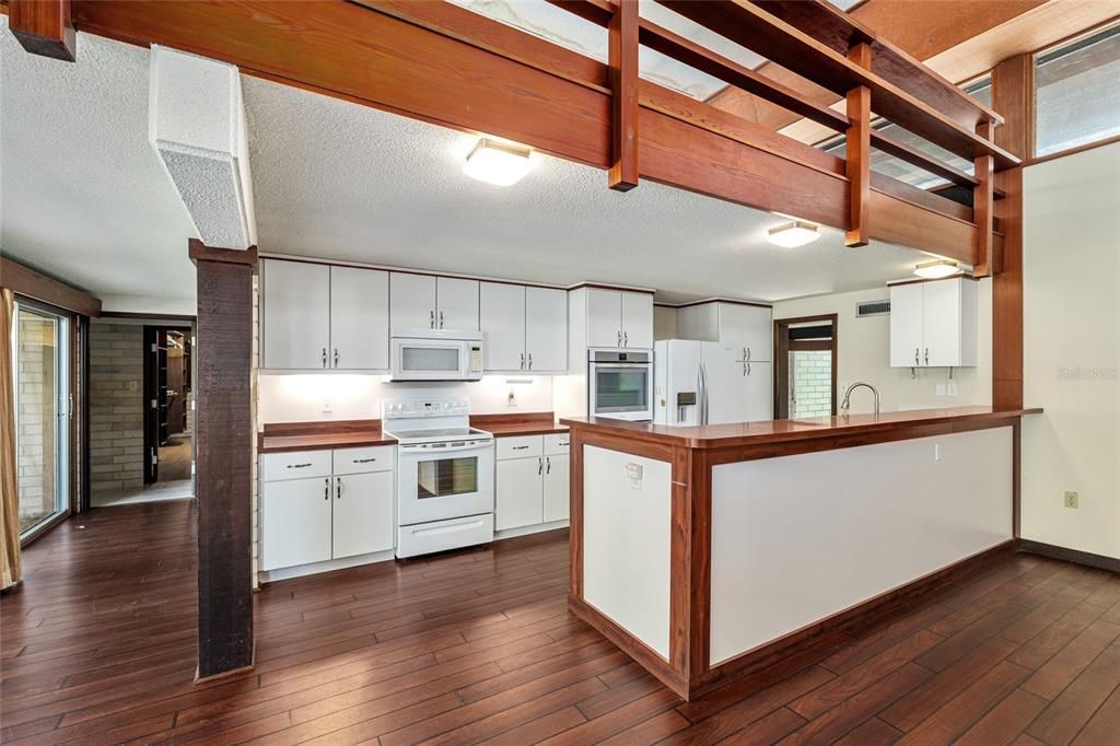 Active With Contract: $375,000 (4 beds, 4 baths, 4186 Square Feet)