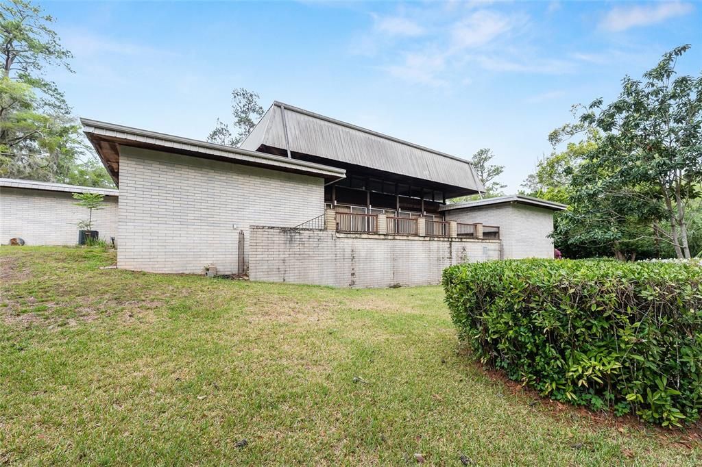 Active With Contract: $375,000 (4 beds, 4 baths, 4186 Square Feet)
