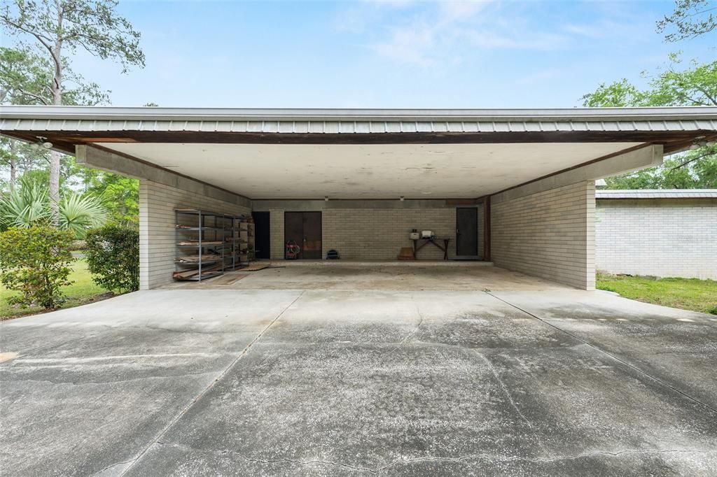 Active With Contract: $375,000 (4 beds, 4 baths, 4186 Square Feet)