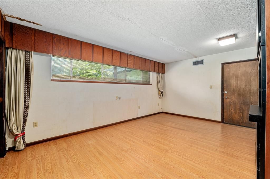 Active With Contract: $375,000 (4 beds, 4 baths, 4186 Square Feet)