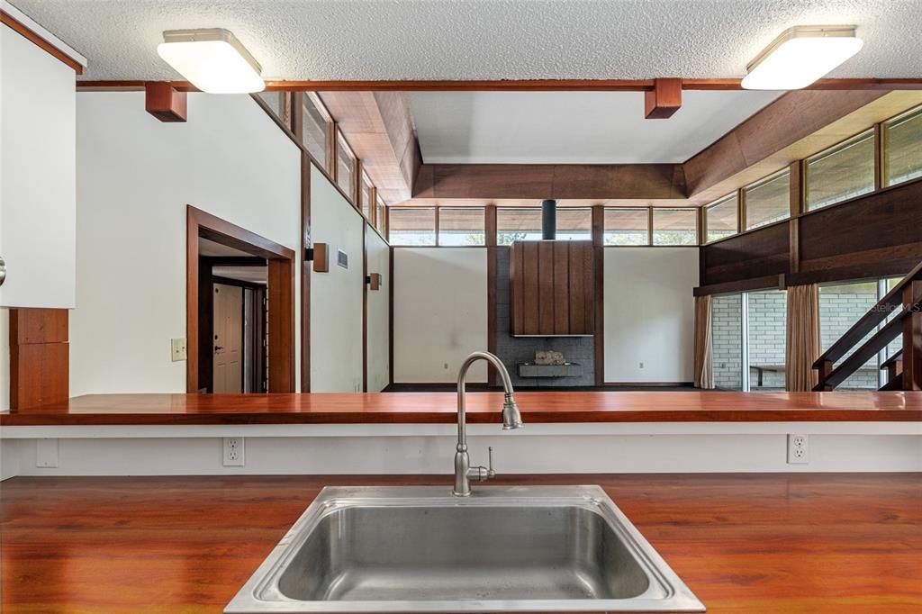 Active With Contract: $375,000 (4 beds, 4 baths, 4186 Square Feet)