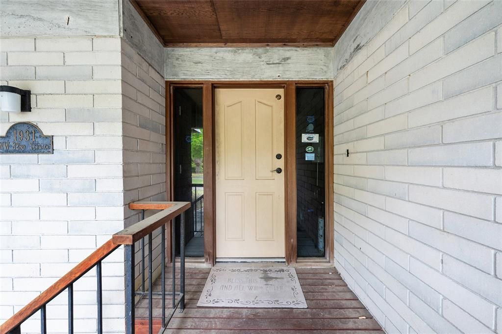 Active With Contract: $375,000 (4 beds, 4 baths, 4186 Square Feet)