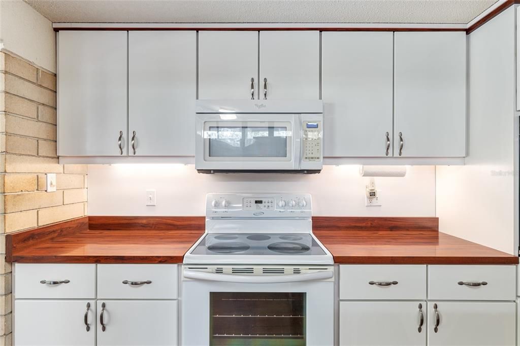 Active With Contract: $375,000 (4 beds, 4 baths, 4186 Square Feet)