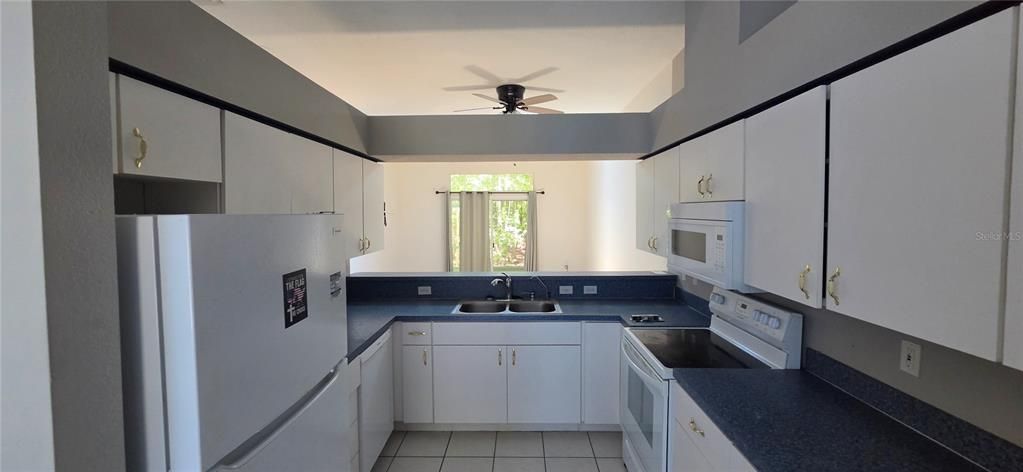 En Venta: $165,000 (2 camas, 2 baños, 978 Pies cuadrados)