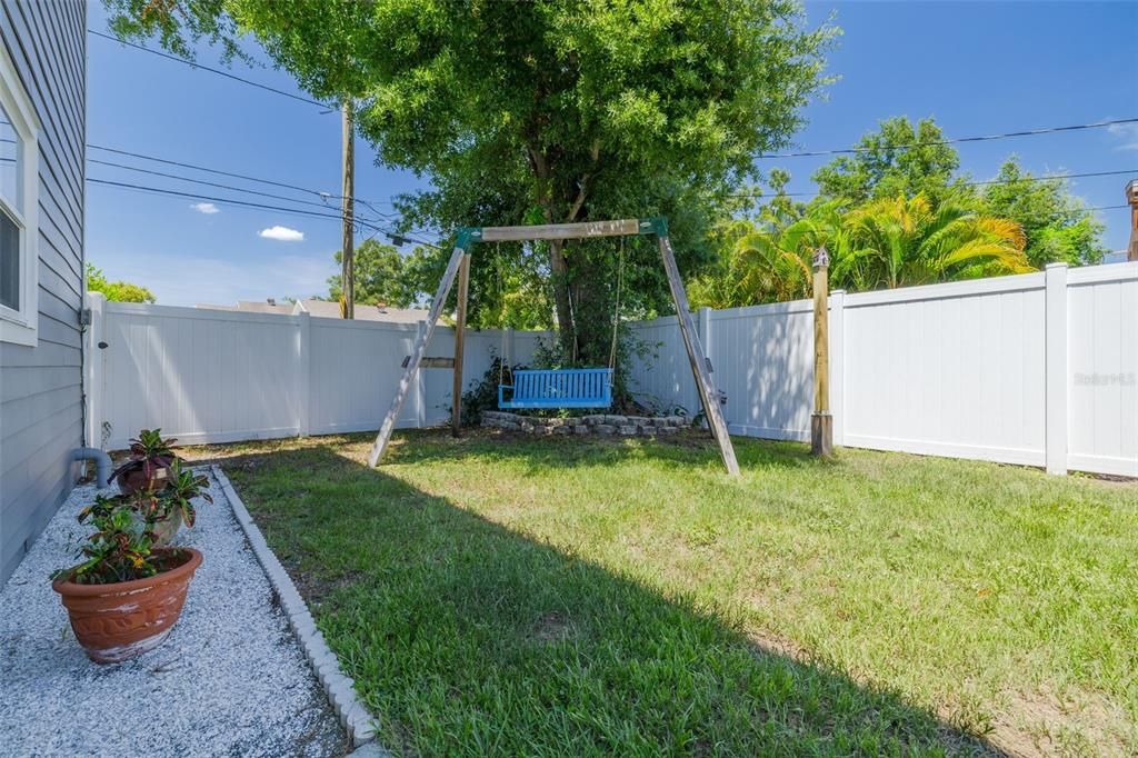 En Venta: $899,000 (4 camas, 3 baños, 2072 Pies cuadrados)