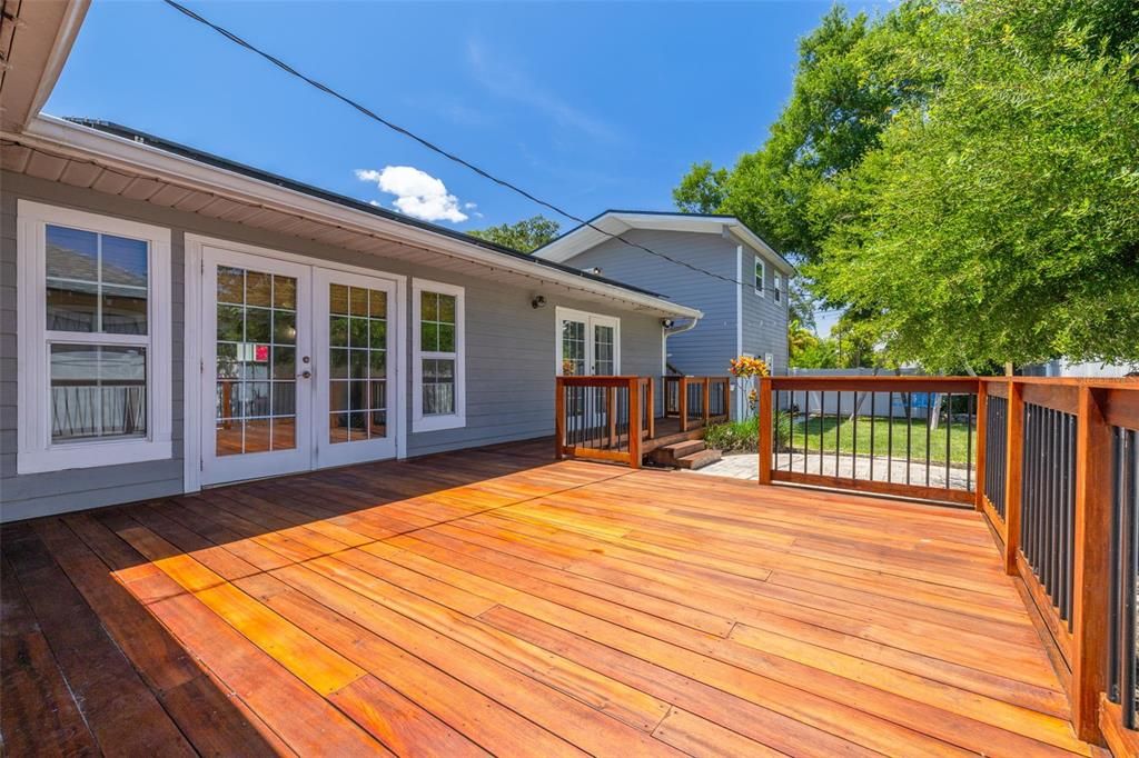 En Venta: $899,000 (4 camas, 3 baños, 2072 Pies cuadrados)