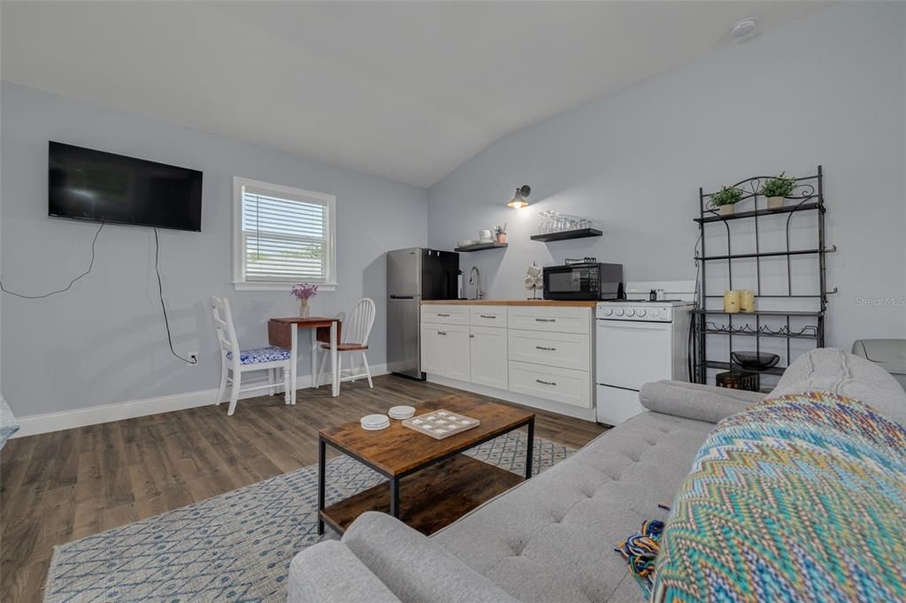 En Venta: $899,000 (4 camas, 3 baños, 2072 Pies cuadrados)