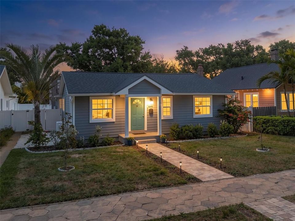 En Venta: $899,000 (4 camas, 3 baños, 2072 Pies cuadrados)