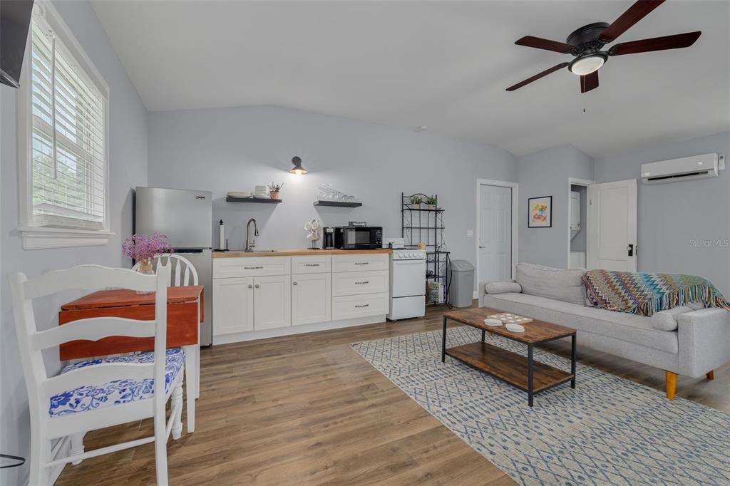 En Venta: $899,000 (4 camas, 3 baños, 2072 Pies cuadrados)
