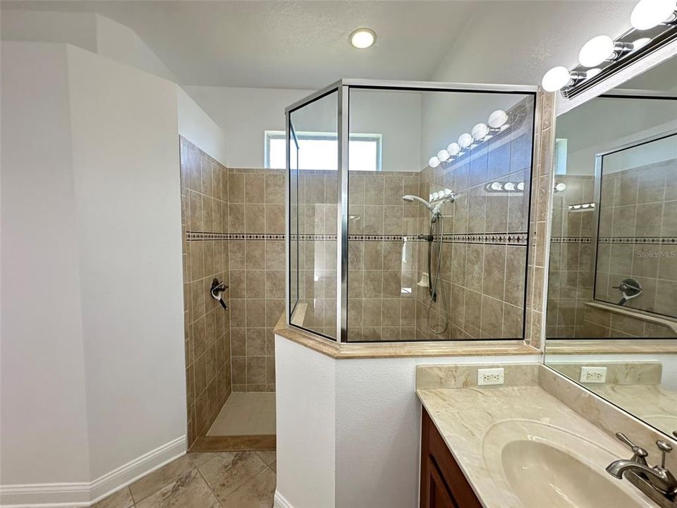 For Rent: $3,300 (4 beds, 2 baths, 2349 Square Feet)