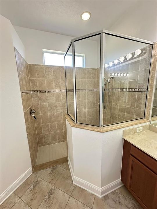 For Rent: $3,300 (4 beds, 2 baths, 2349 Square Feet)