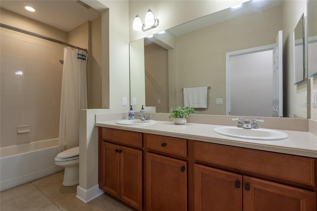 For Sale: $625,000 (4 beds, 4 baths, 3277 Square Feet)
