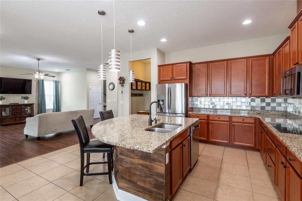 For Sale: $625,000 (4 beds, 4 baths, 3277 Square Feet)