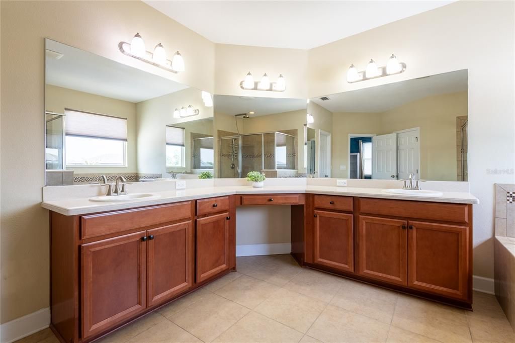 For Sale: $625,000 (4 beds, 4 baths, 3277 Square Feet)